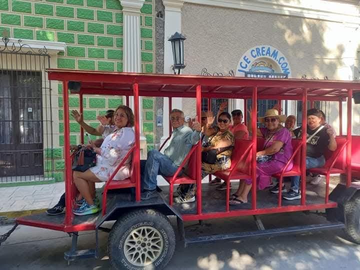 Personas en trenecito